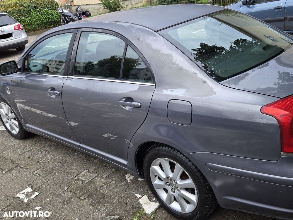 Toyota Avensis 2.0 D-4D C - 2