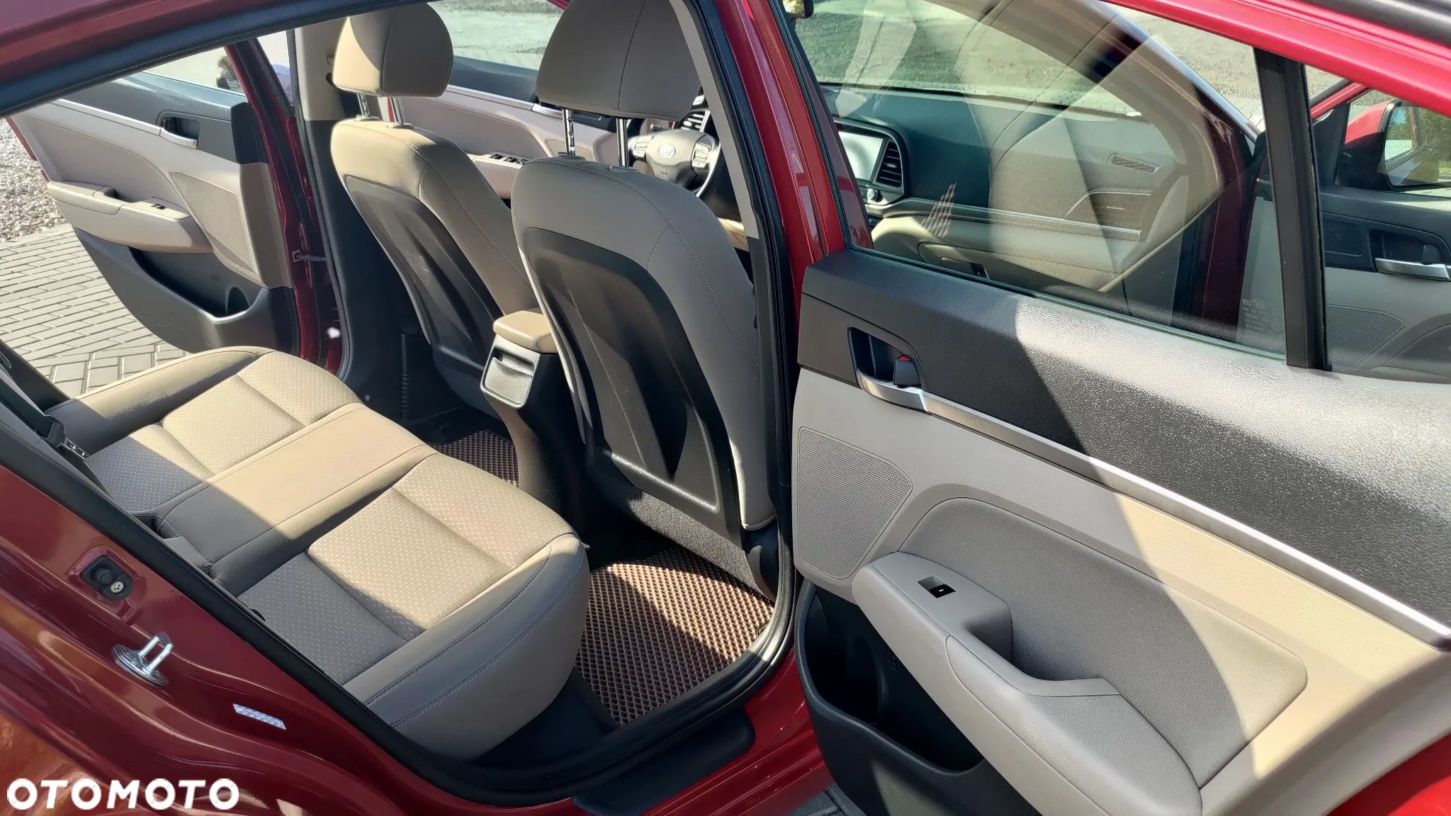 Hyundai Elantra - 13