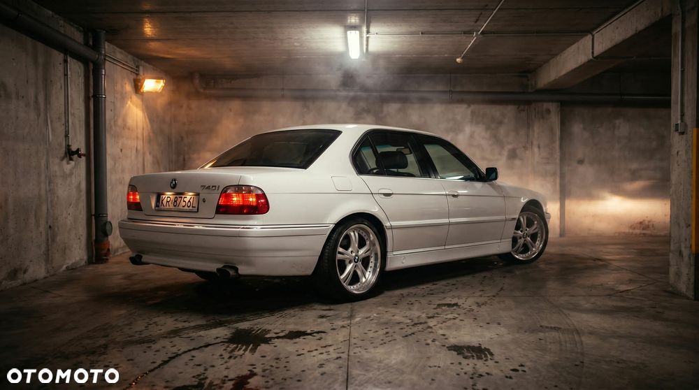 BMW Seria 7 740i V8 - 3