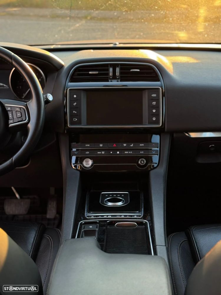 Jaguar F-Pace 20d Aut. Portfolio - 7