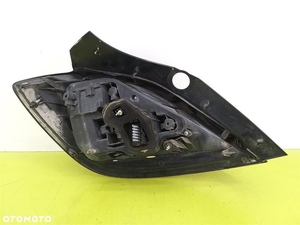 Lampa prawa tylna tył Opel Astra III H HATCHBACK 5D 2004-2013 - 2