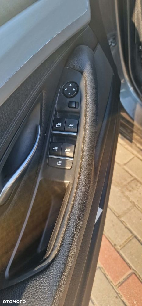 BMW Seria 5 520d xDrive - 11