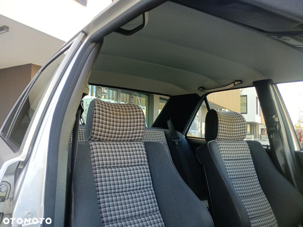 Mercedes-Benz W201 (190) - 20