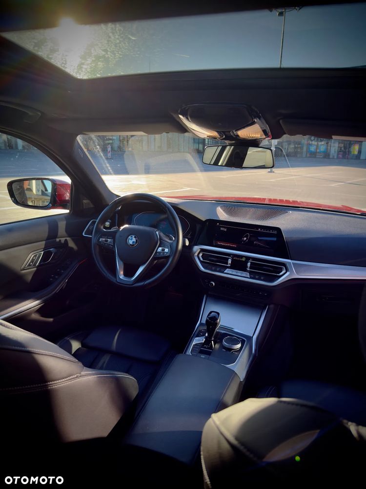 BMW Seria 3 330i M Sport - 8