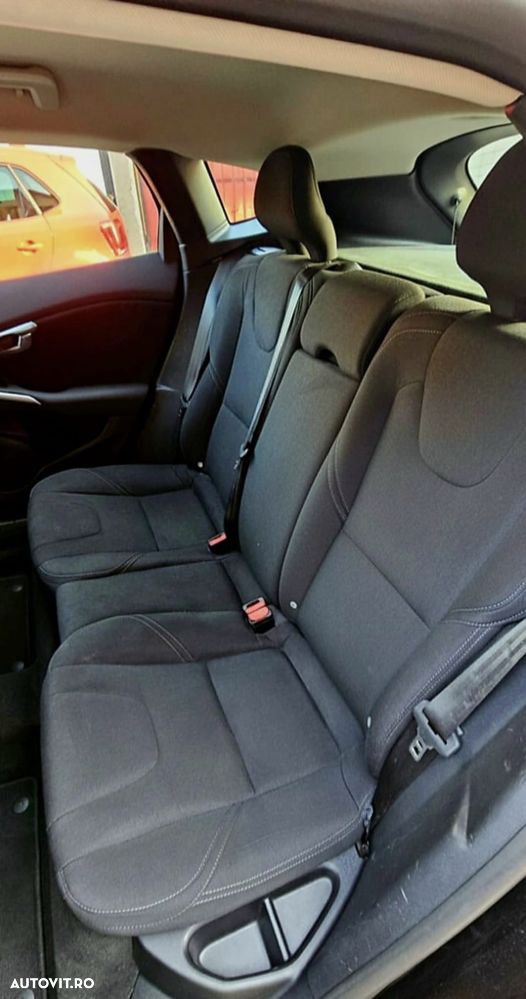 Volvo V40 D2 Momentum - 17