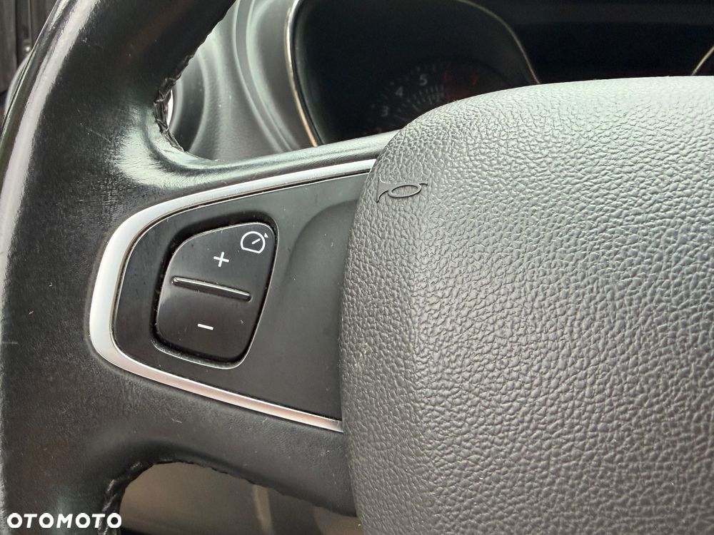 Renault Captur - 28