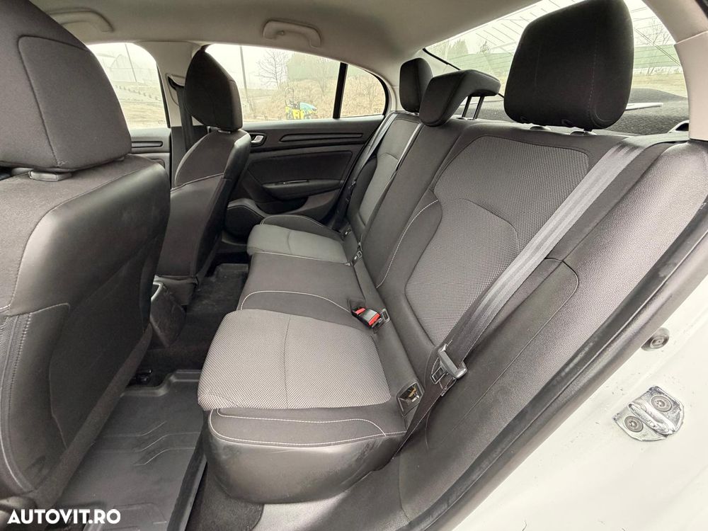 Renault Megane TCe Business - 11