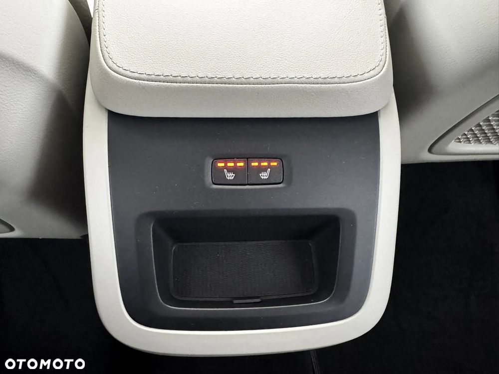Volvo XC 90 B5 D AWD Plus Bright 7os - 26