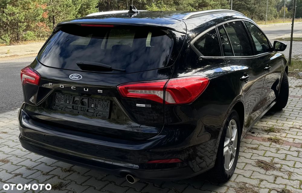 Ford Focus 1.0 EcoBoost Hybrid TITANIUM - 4