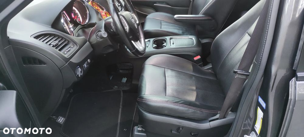 Dodge Grand Caravan - 8