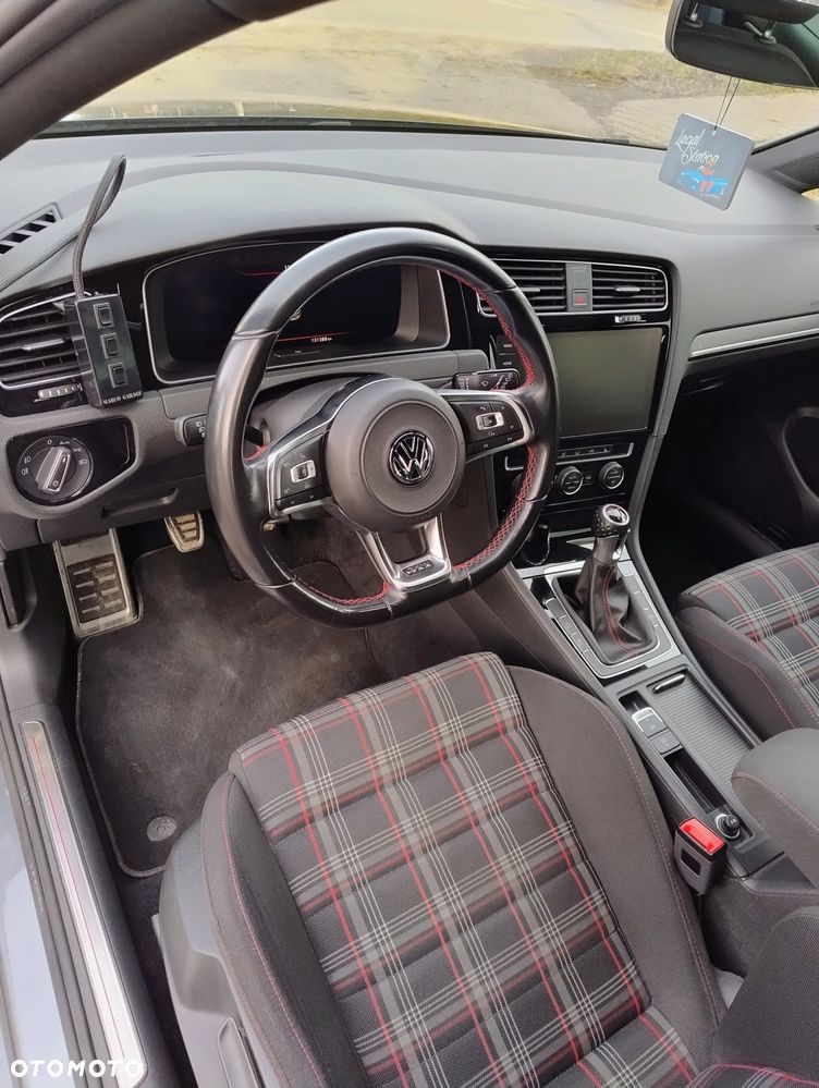 Volkswagen Golf GTI (BlueMotion Technology) - 8