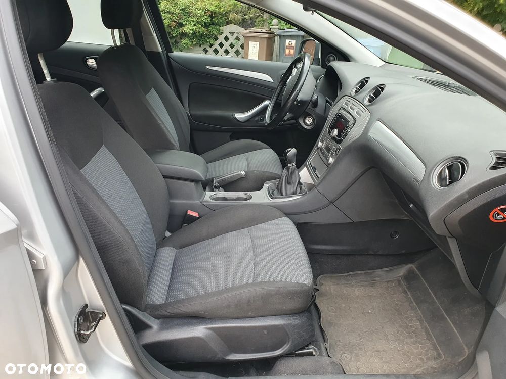 Ford Mondeo 1.8 TDCi Ambiente - 12