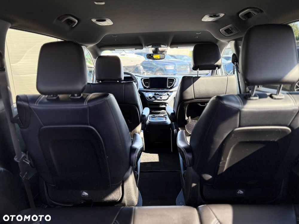 Chrysler Pacifica - 26