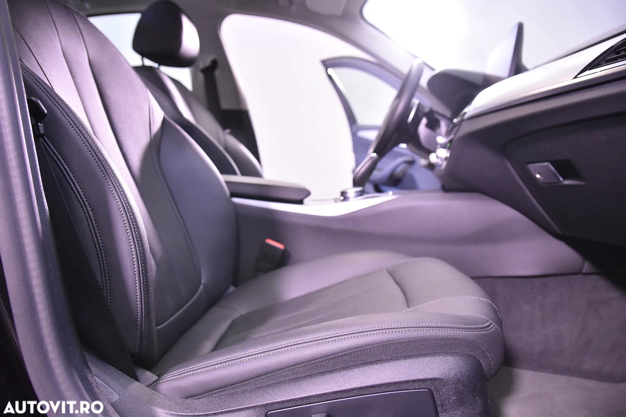 BMW Seria 5 518d AT MHEV - 11