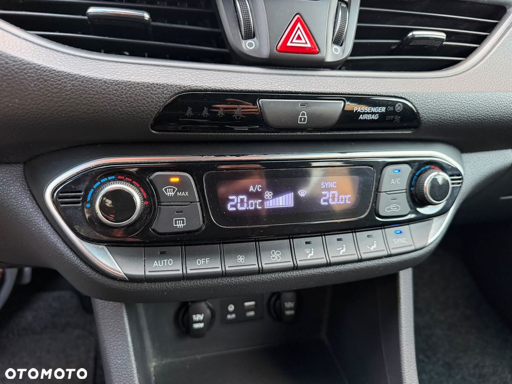 Hyundai i30 1.6 D GO DCT - 21
