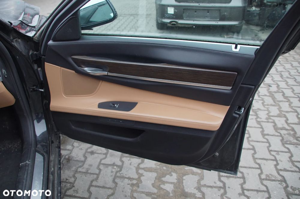 Pojazd na części BMW F01 750i Long xDrive, rocznik 2011 BLACK SAPPHIRE METALLIC (475) XCL.LEDER NAPPA ERW./D5 SATB HELL (NAD5) silnik N63B44O0 skrzynia GA6HP-26Z drzwi klapa szyba fotele long amortyzator - 22