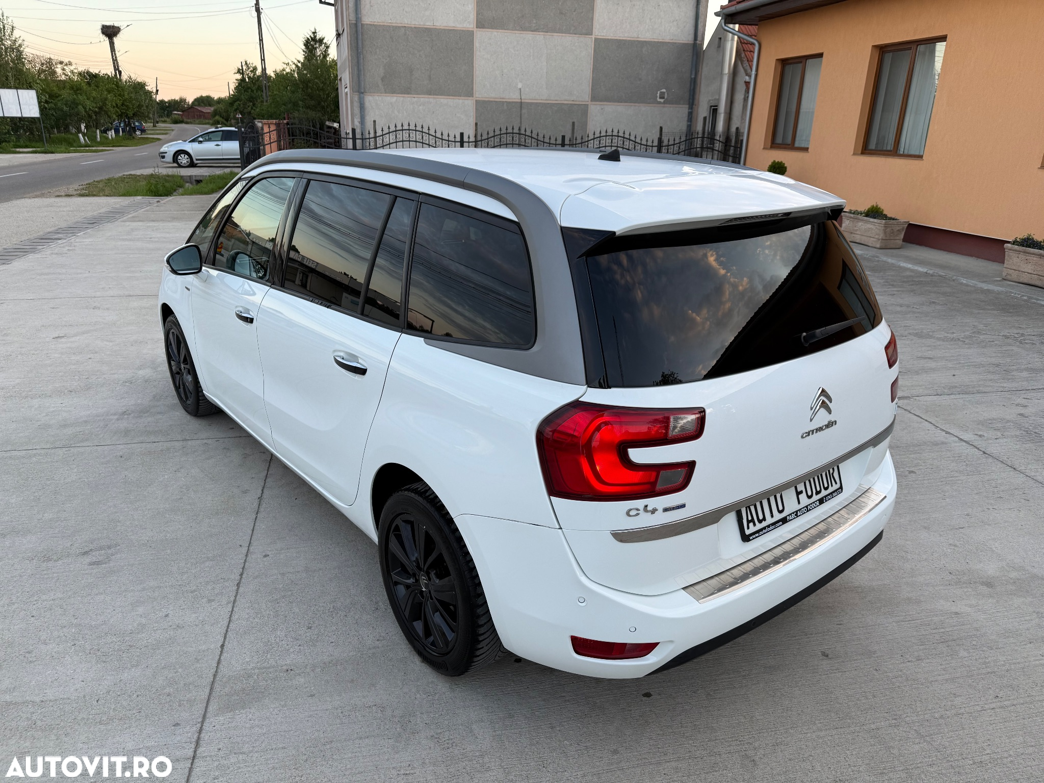 Citroën C4 Grand Picasso e-HDi 115 ETG6 Exclusive - 16