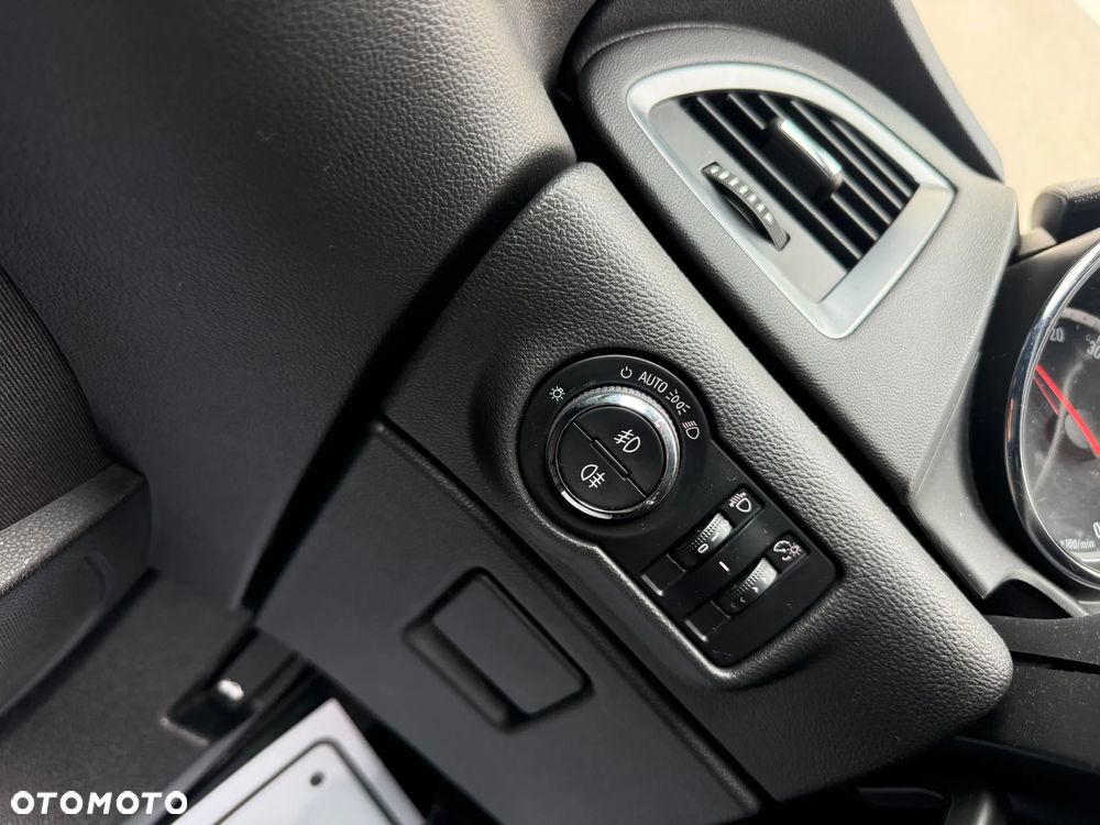 Opel Astra 1.4 Turbo - 26