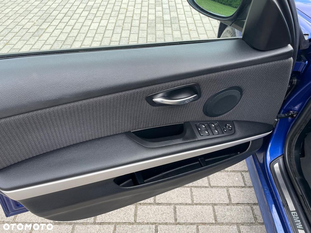 BMW Seria 3 318i - 15