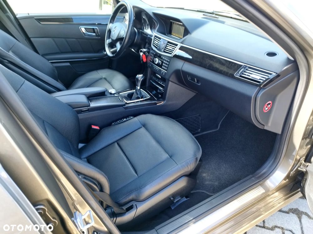 Mercedes-Benz Klasa E 200 CGI BlueEffICIENCY Avantgarde - 28