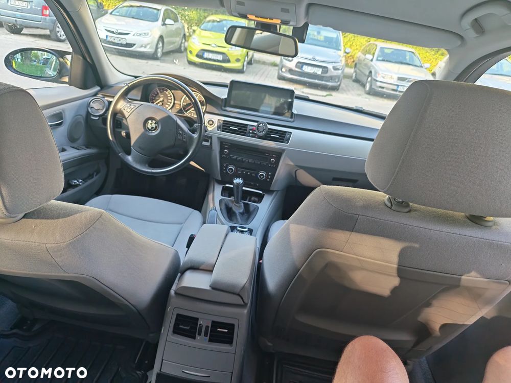 BMW Seria 3 318i - 12