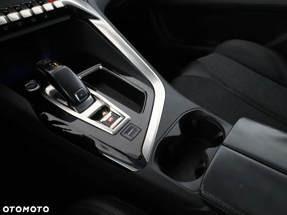 Peugeot 3008 1.2 PureTech Allure S&S EAT6 - 31