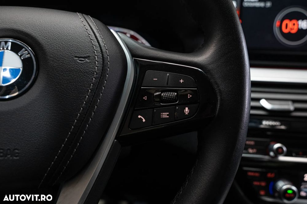 BMW Seria 5 520d Aut. Luxury Line - 23