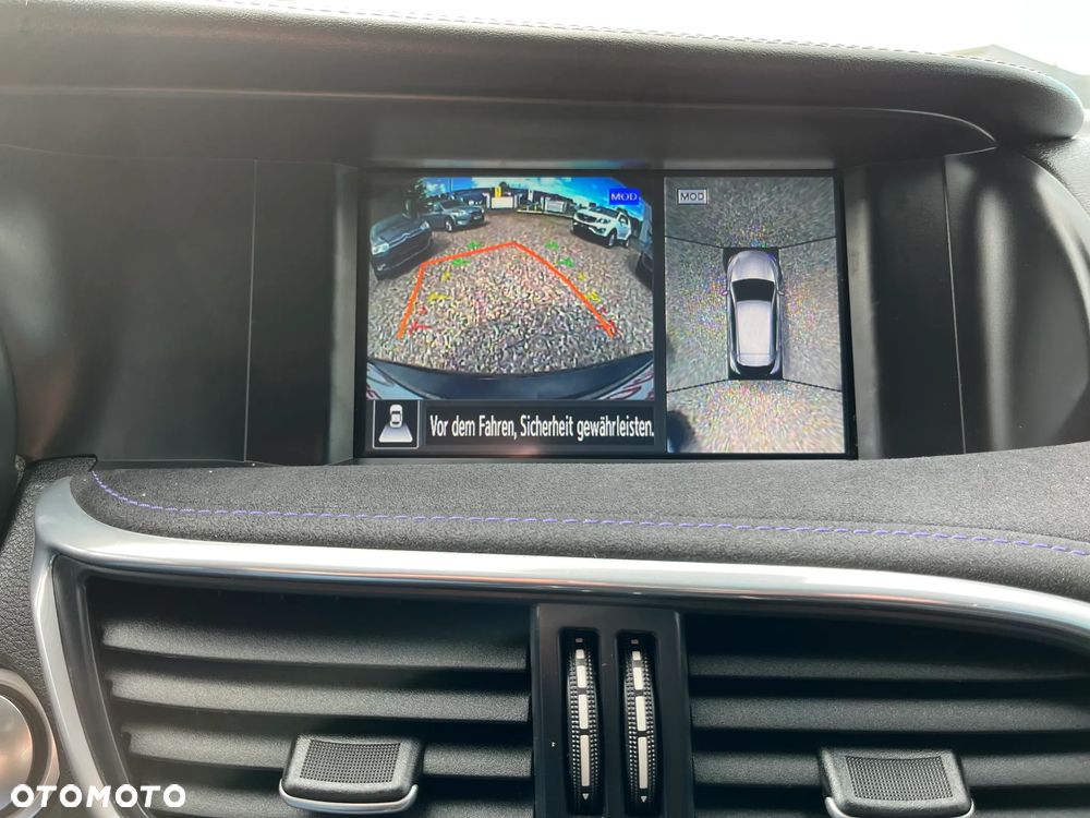 Infiniti Q30 - 28