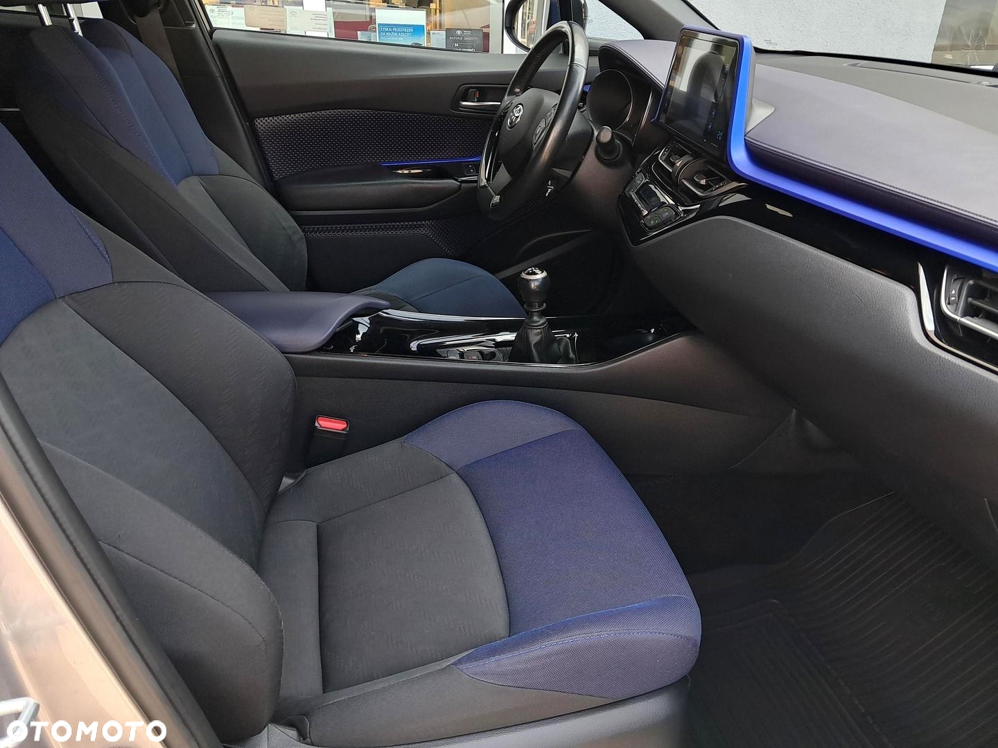 Toyota C-HR 1.2 T Dynamic - 10