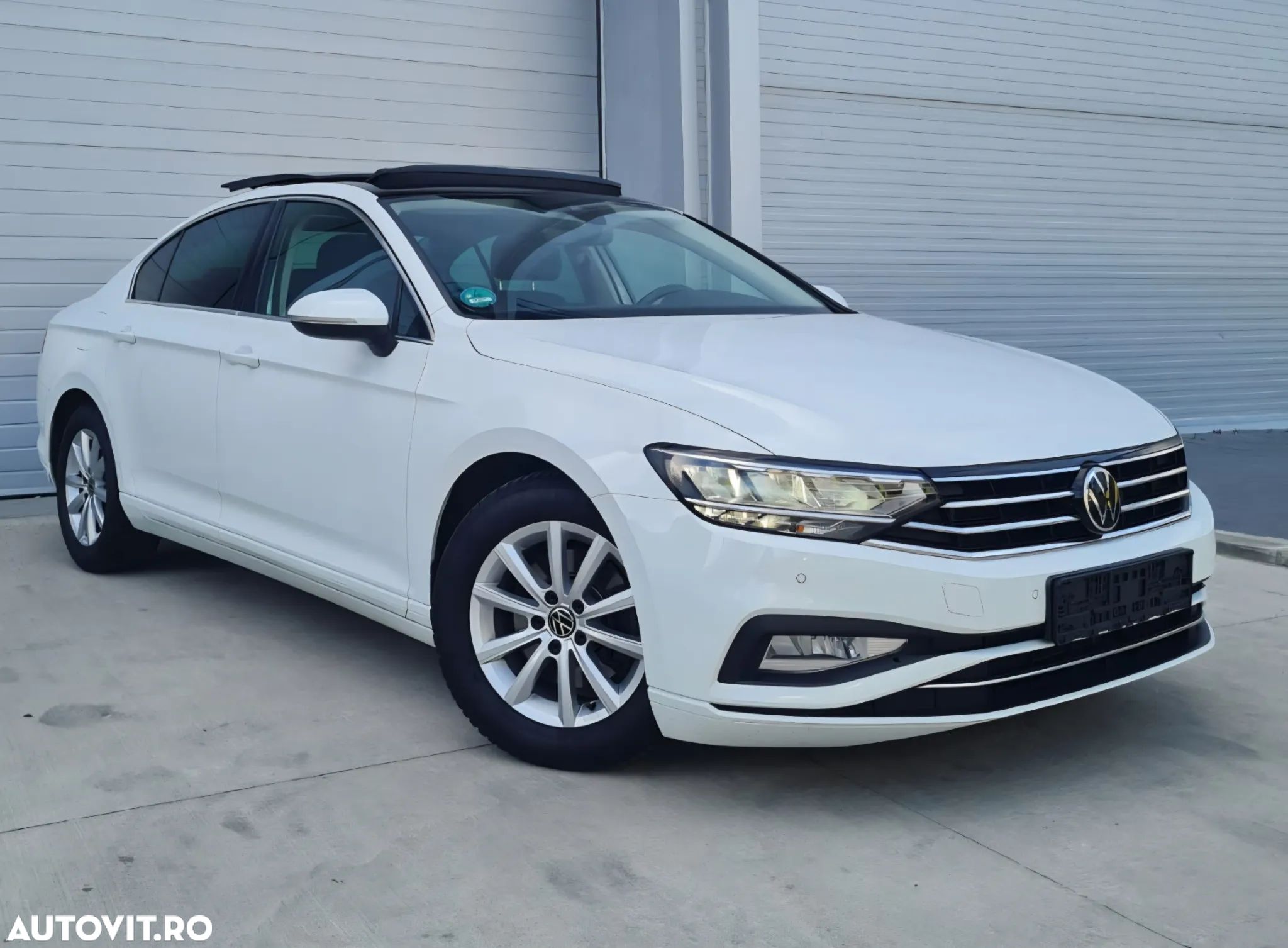 Volkswagen Passat 2.0 TDI (BlueMotion Technology) DSG Trendline - 1