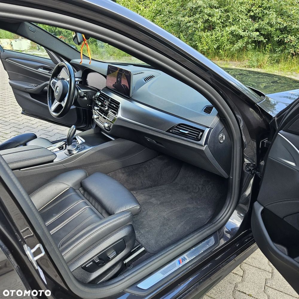 BMW Seria 5 530e xDrive M Sport sport - 24