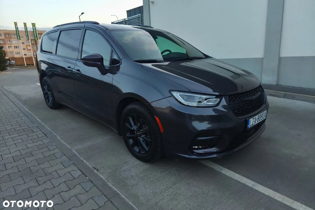Chrysler Pacifica - 1