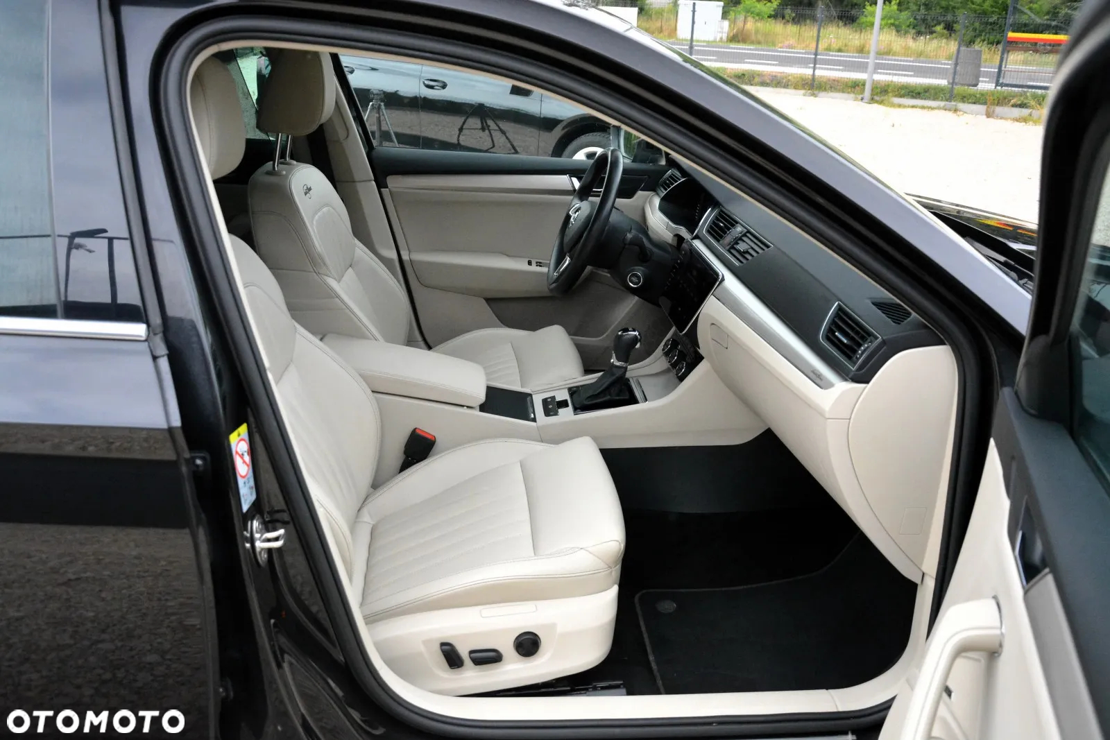 Skoda Superb 2.0 TDI SCR L&K DSG - 15