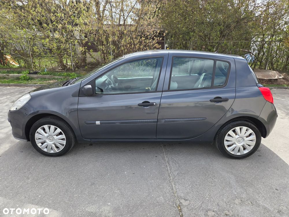 Renault Clio 1.2 16V Emotion - 8