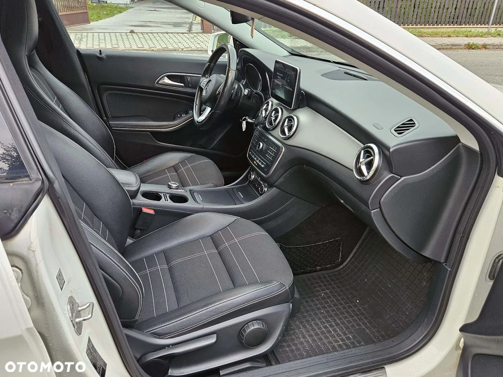 Mercedes-Benz CLA 200 7G-DCT - 7