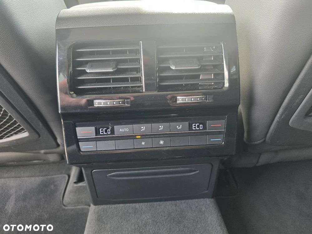 Volkswagen Touareg 3.0 V6 TDI SCR 4Mot Elegance - 17