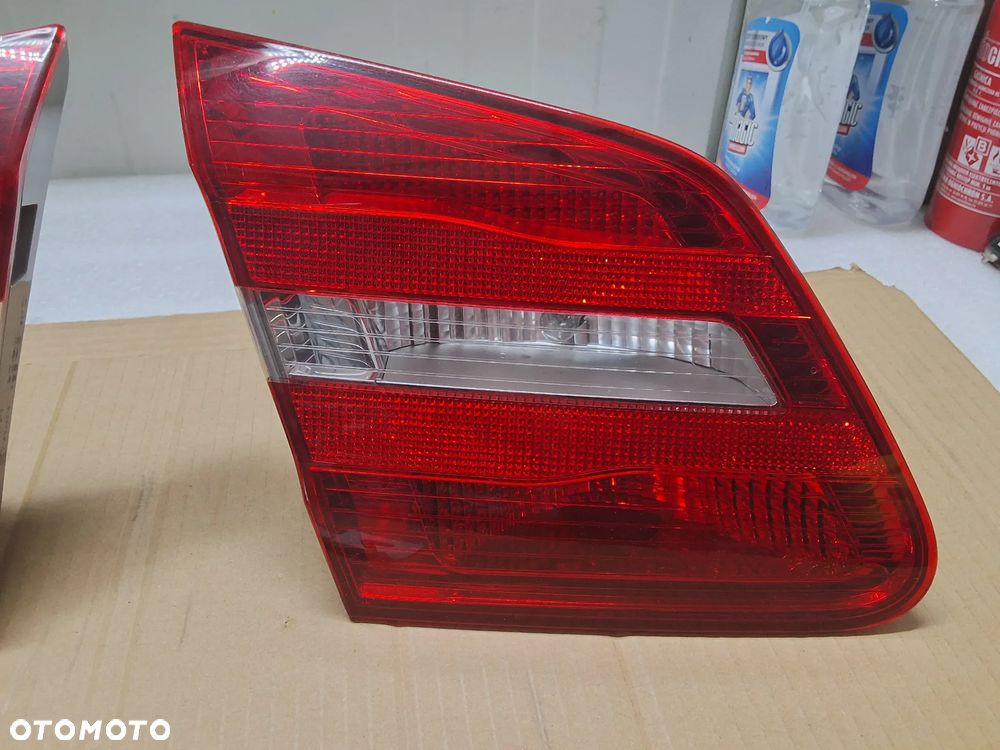 MERCEDES B-KLASA W246 LAMPY TYLNEJ KLAPY BAGAŻNIKA LEWA PRAWA  A2468200864 A2468200764 - 3