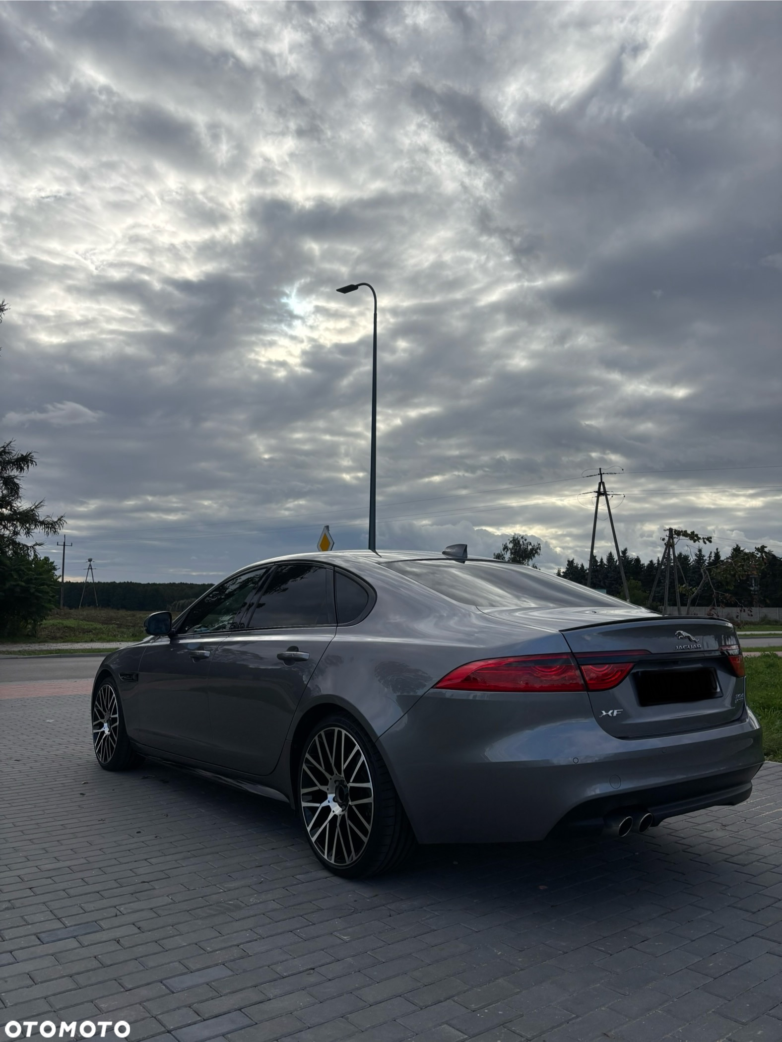 Jaguar XF - 11