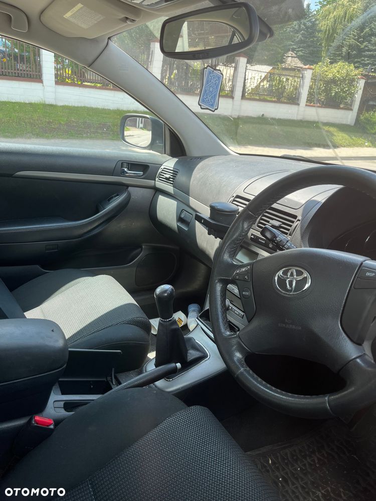 Toyota Avensis - 8