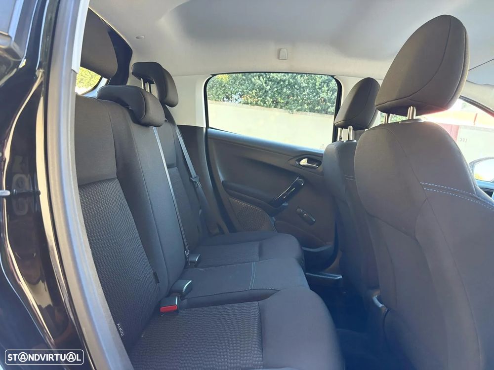 Peugeot 208 1.2 PureTech Style - 25