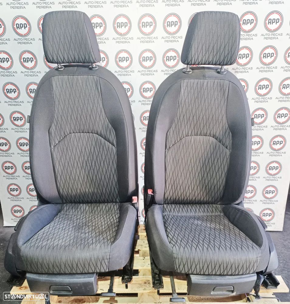 Interior completo Seat Leon 5F de 5 portas, 2014, com forras de porta, tapetes, borrachas de porta. - 1