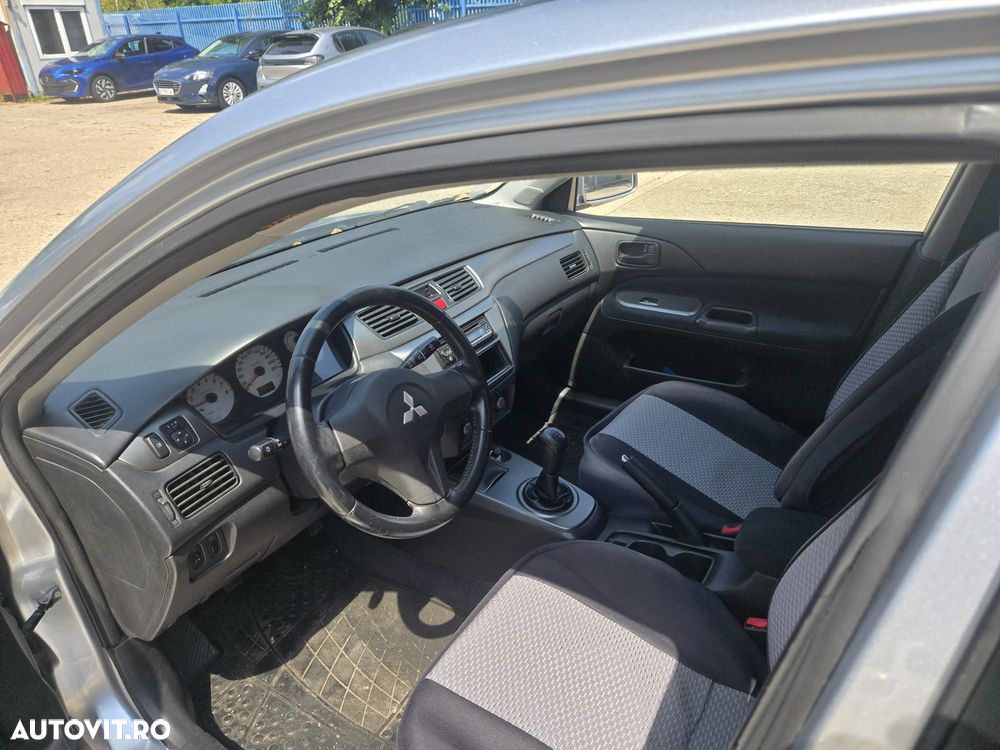 Mitsubishi Lancer 1.6 Invite - 12