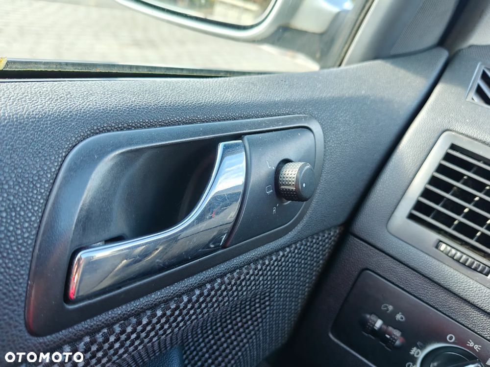 Skoda Fabia 1.4 16V Active - 21