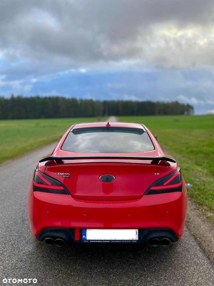 Hyundai Genesis Coupe 3.8 V6 Executive - 8
