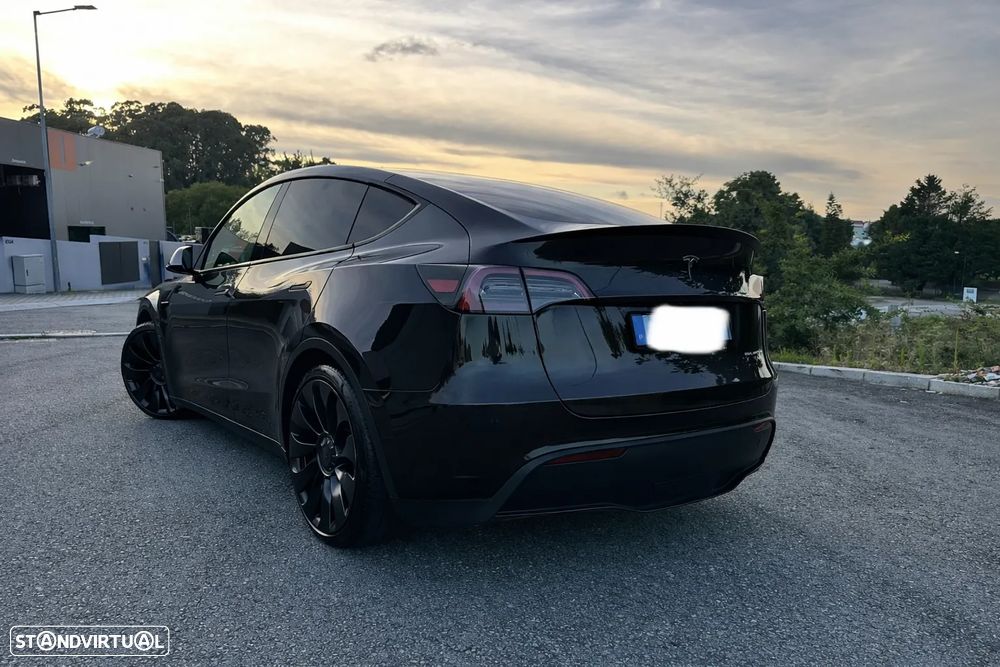 Tesla Model Y - 2