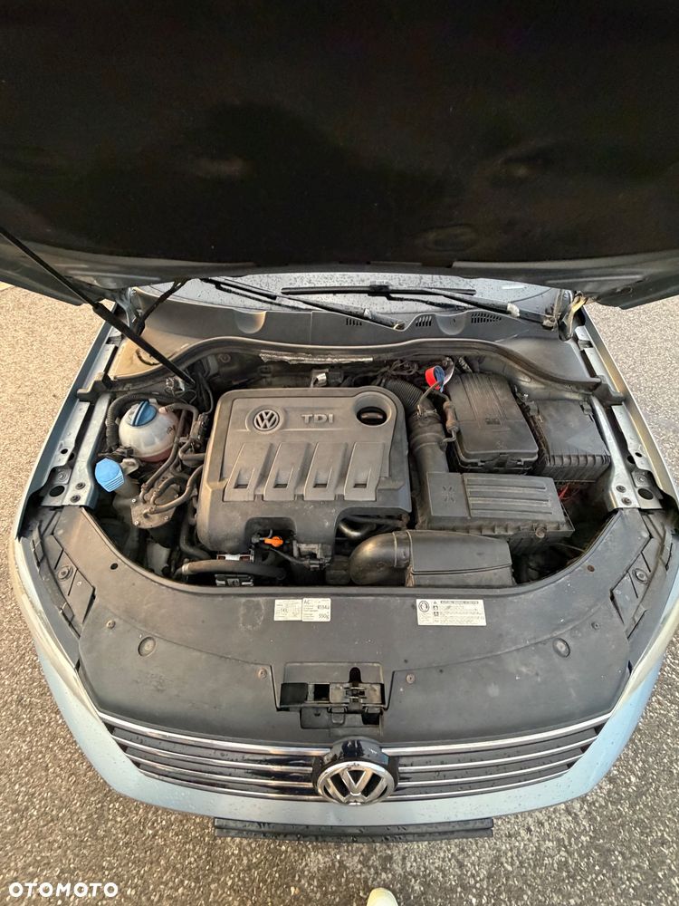 Volkswagen Passat 2.0 TDI DPF BlueMotion Technology Comfortline - 13