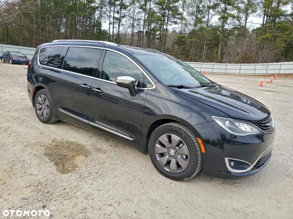 Chrysler Pacifica - 1