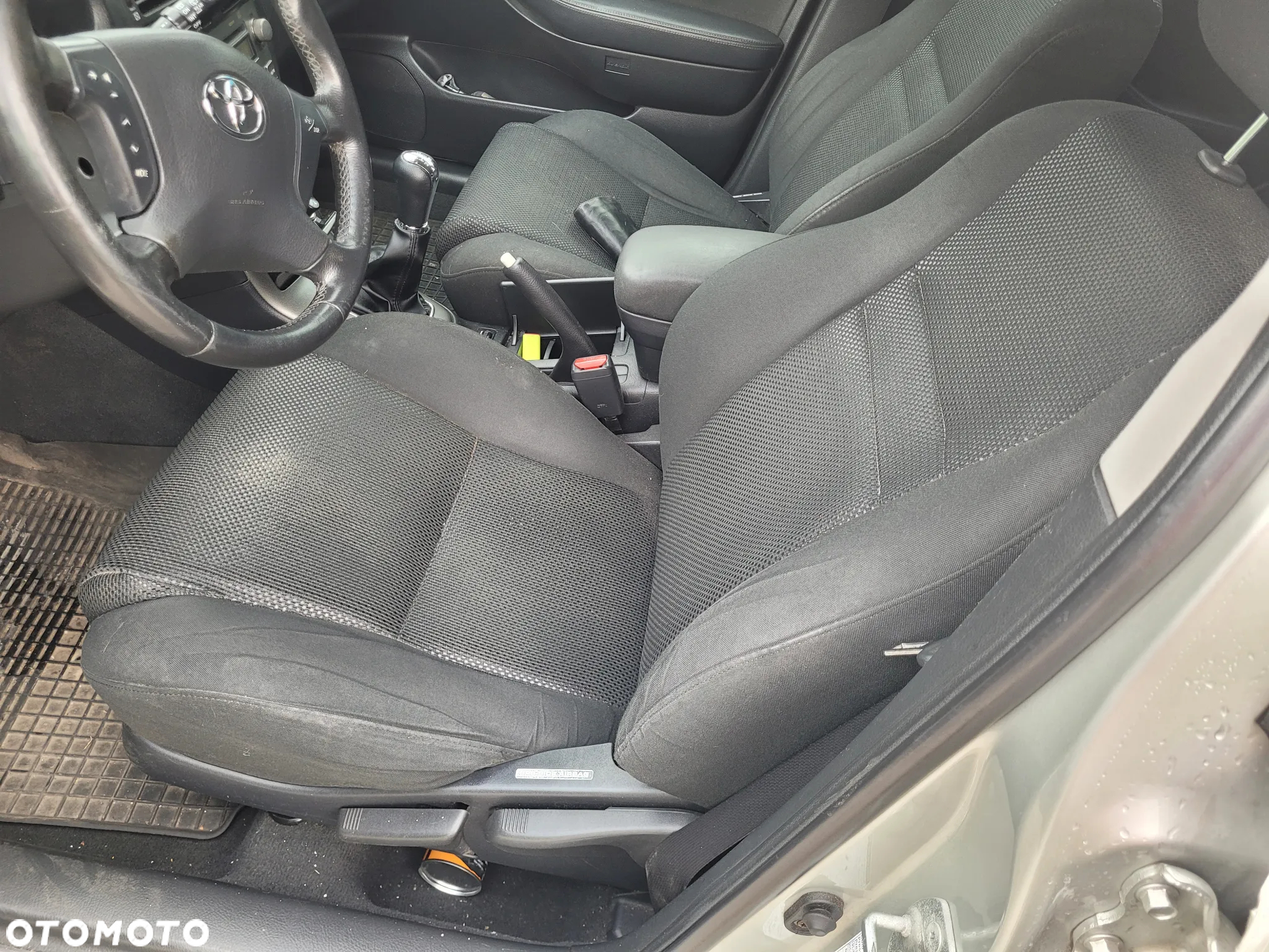 Toyota Avensis - 21