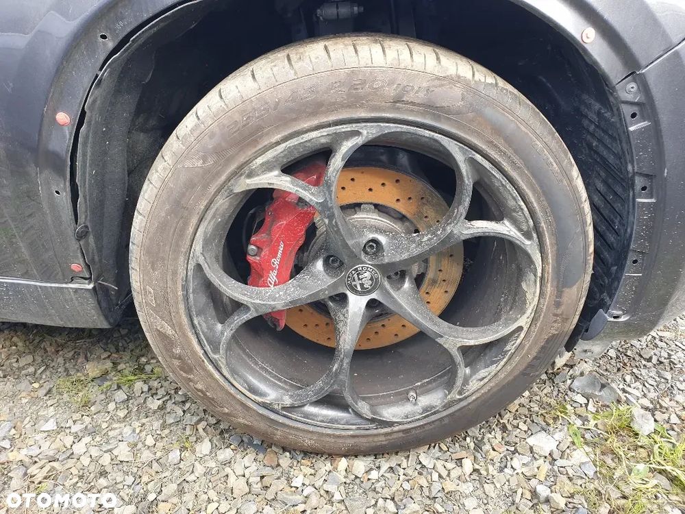 Alfa Romeo Stelvio V6 2.9 Bi-Turbo AT8-Q4 Quadrifoglio - 14