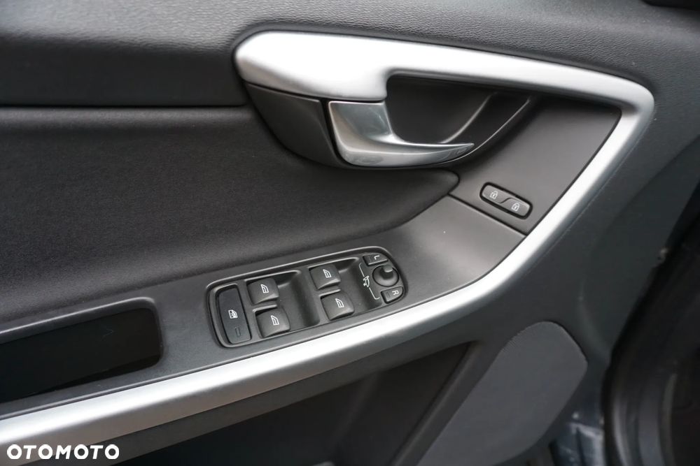 Volvo XC 60 D4 Momentum - 18